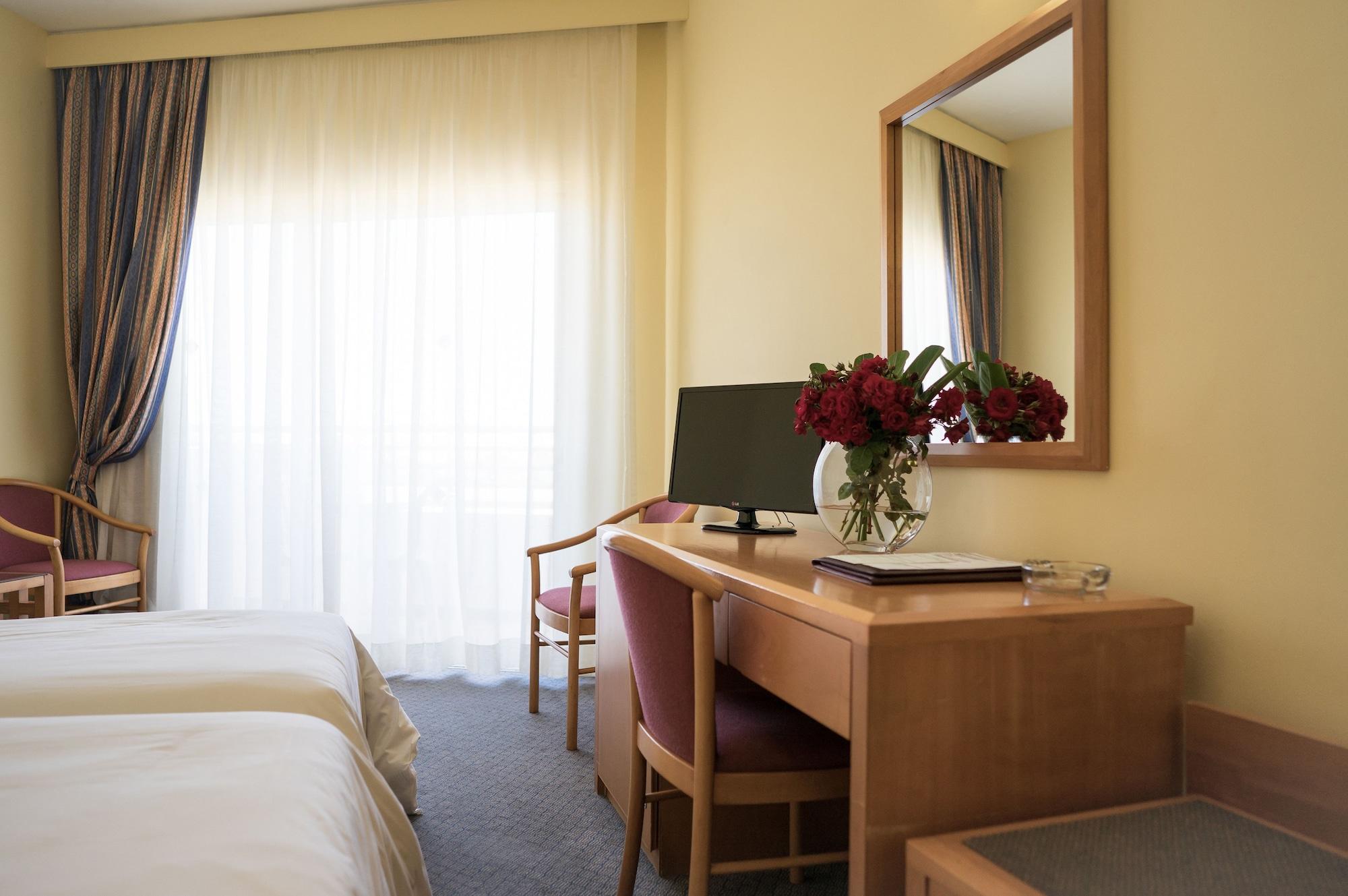 Aloe Hotel Paphos Extérieur photo