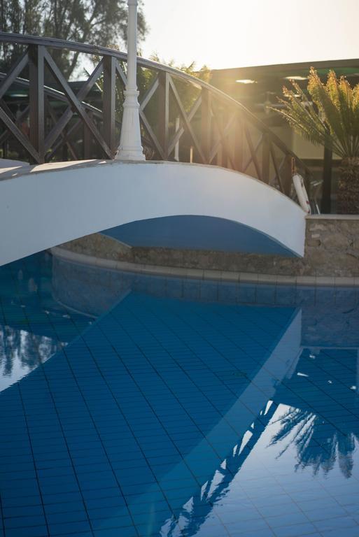 Aloe Hotel Paphos Extérieur photo