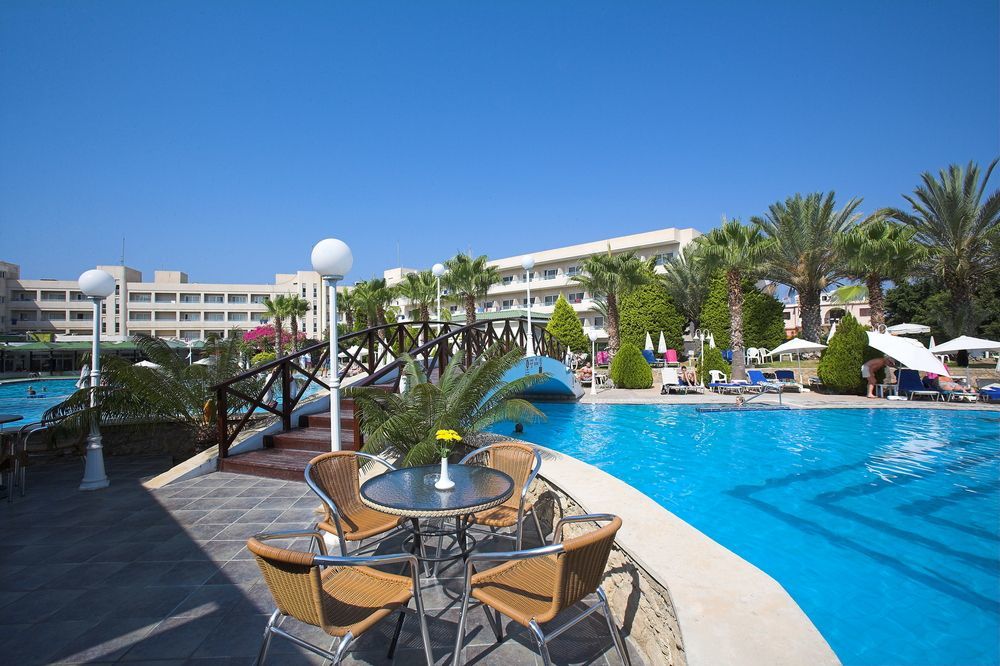 Aloe Hotel Paphos Extérieur photo