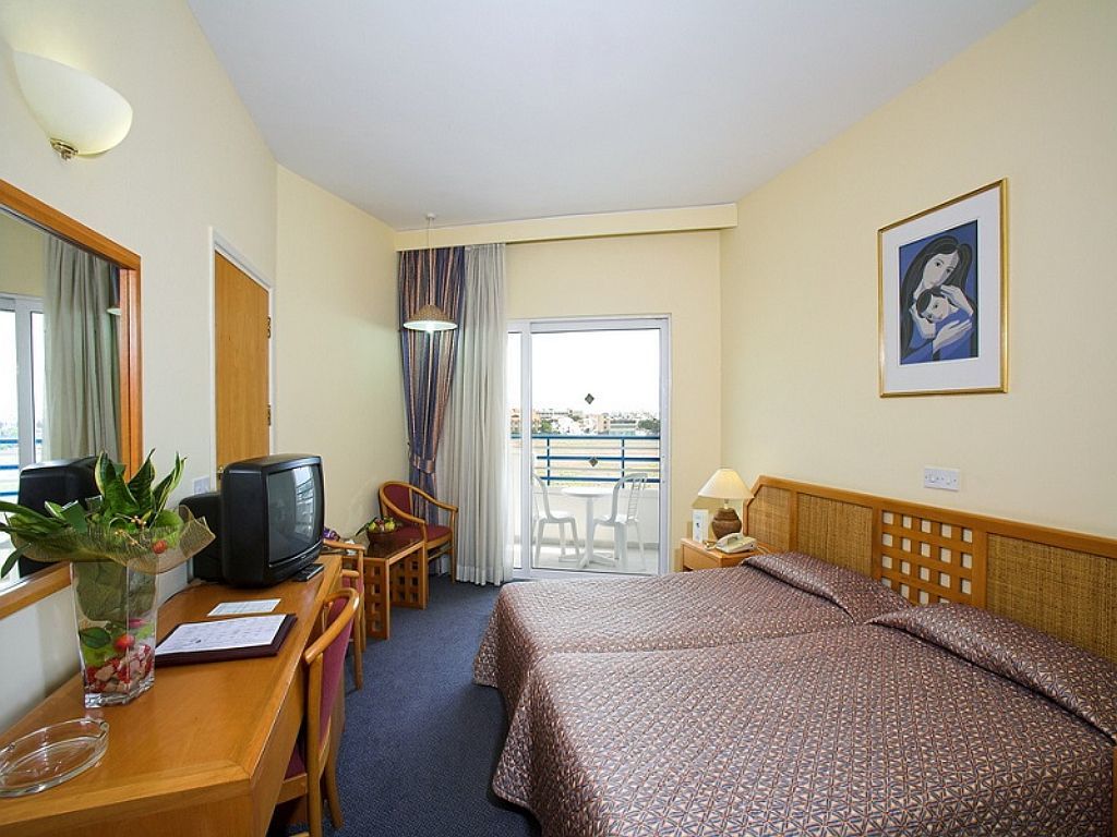 Aloe Hotel Paphos Extérieur photo