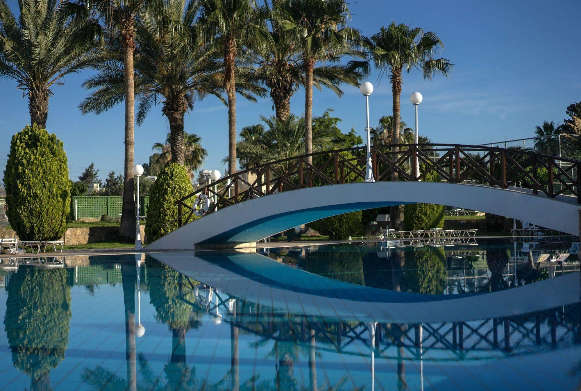 Aloe Hotel Paphos Extérieur photo