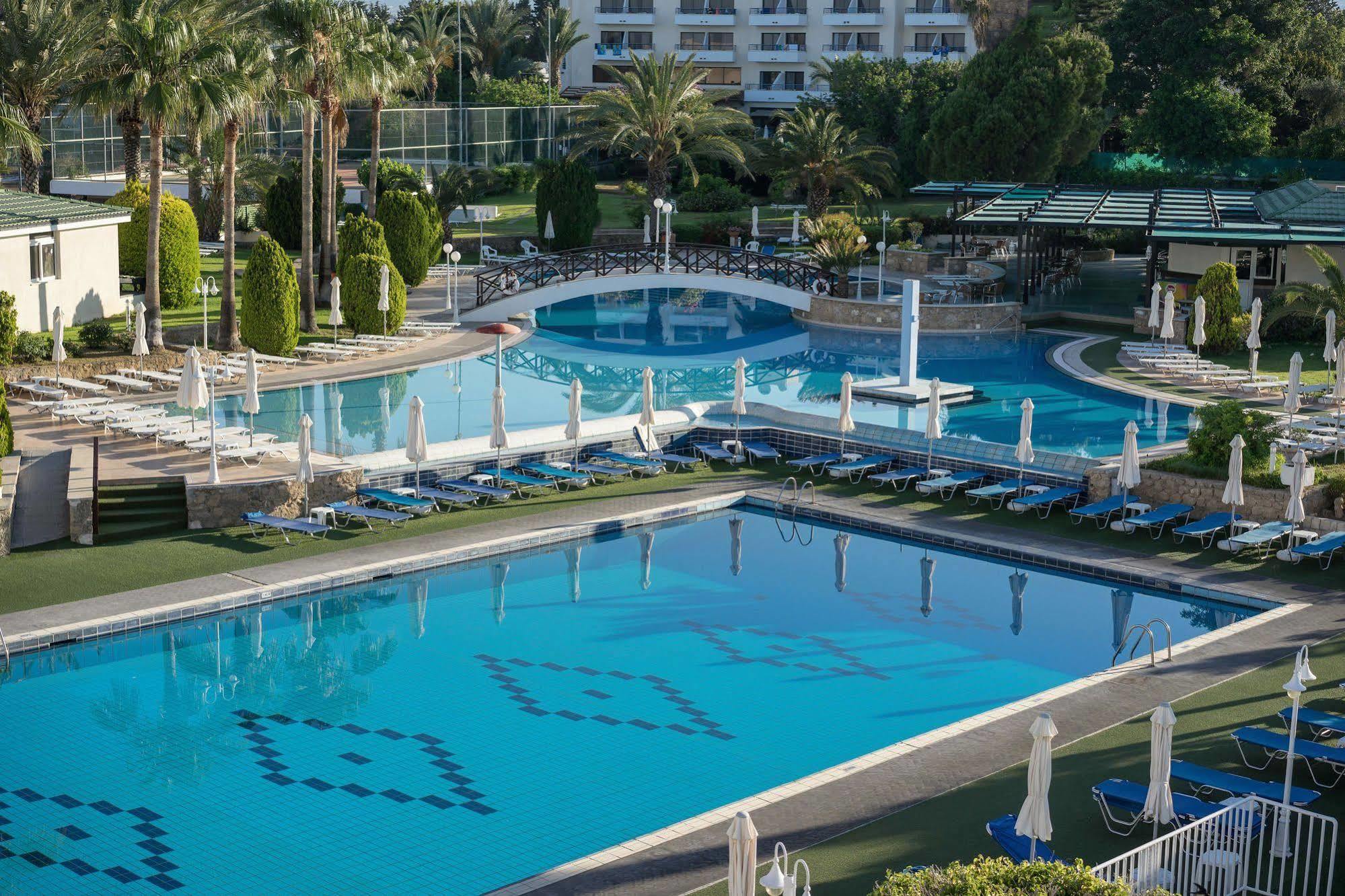 Aloe Hotel Paphos Extérieur photo