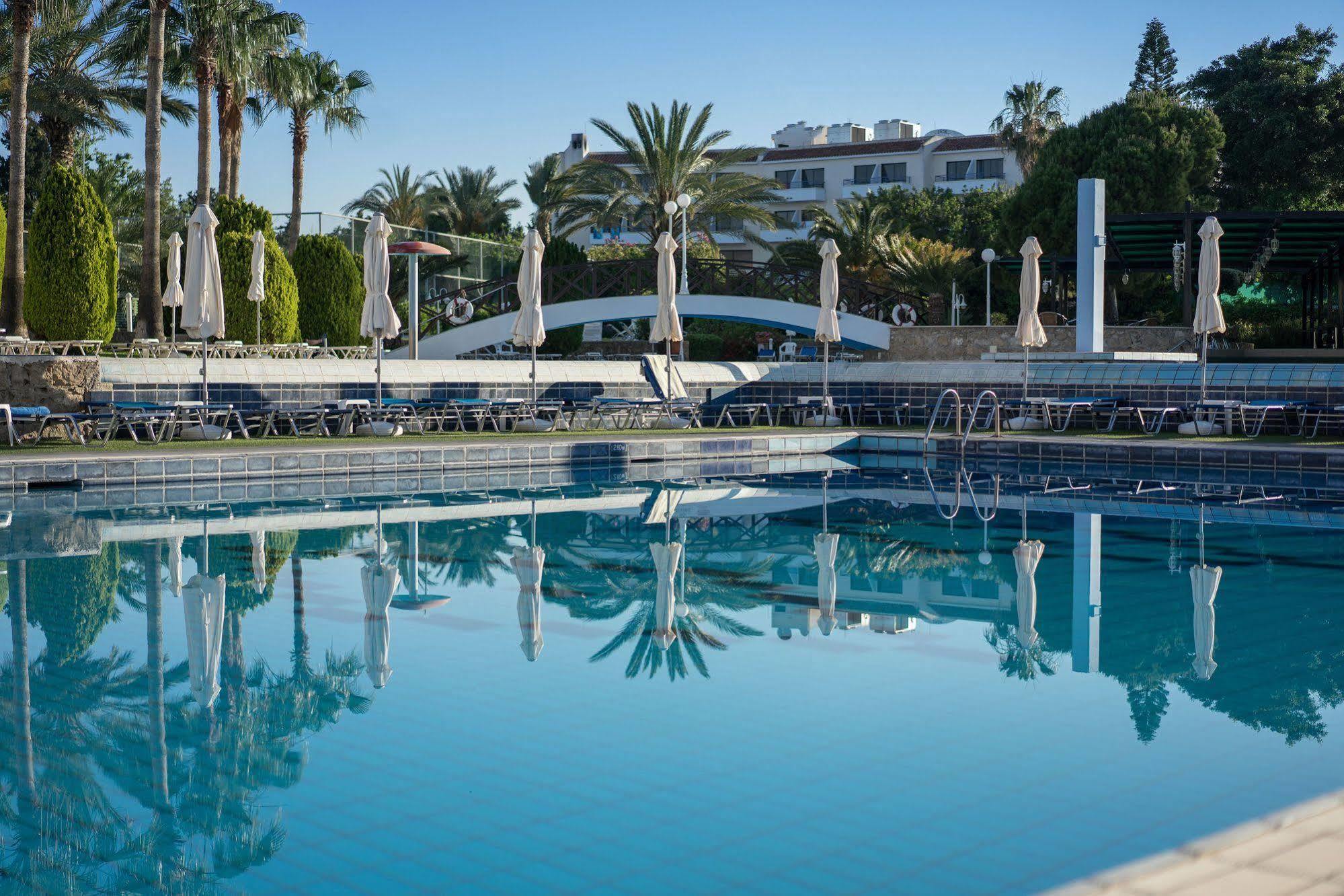 Aloe Hotel Paphos Extérieur photo