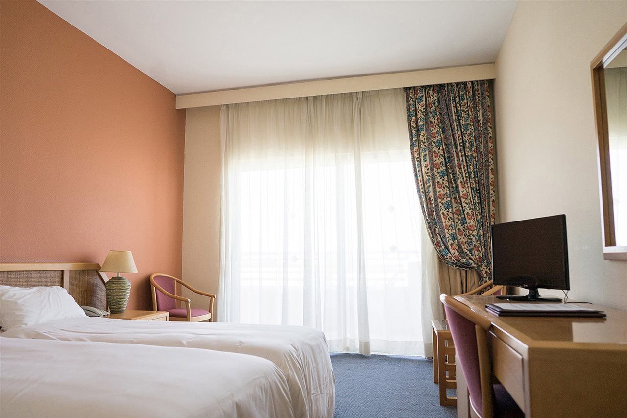 Aloe Hotel Paphos Extérieur photo